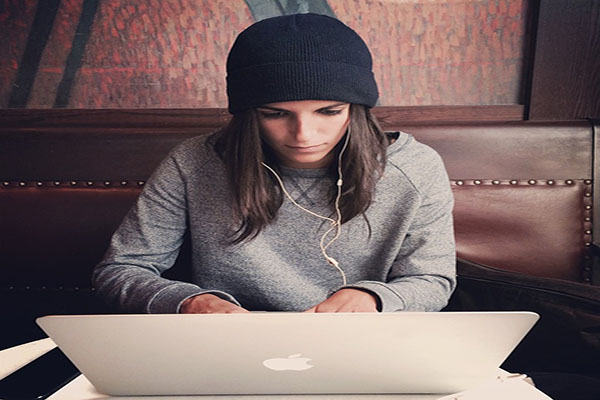 Monitorare la vita online dei propri figli e aiutarli a proteggersi. Come fare?